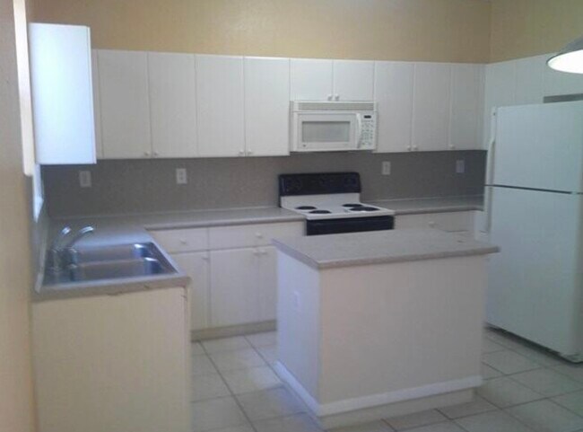 Building Photo - 3808 Shoma Dr
