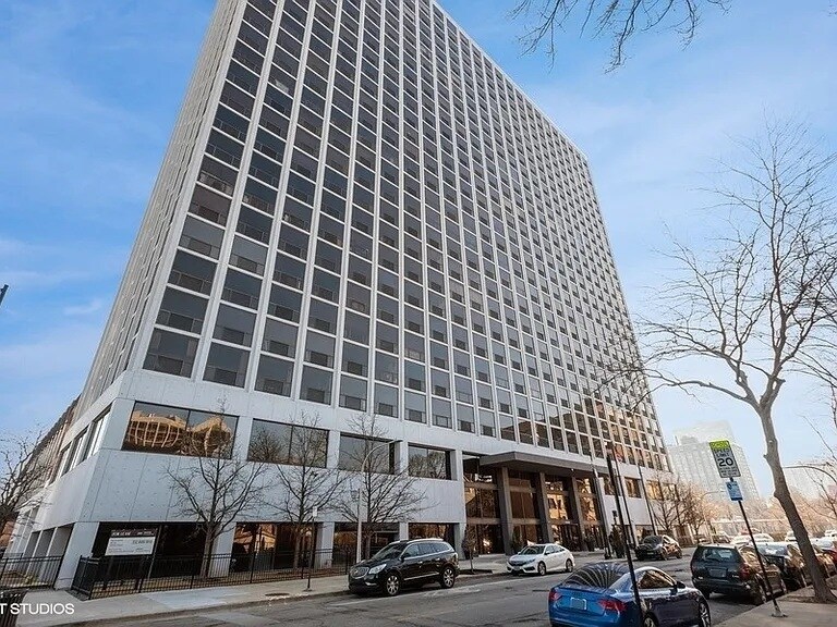 Foto principal - 4343 N CLARENDON Ave