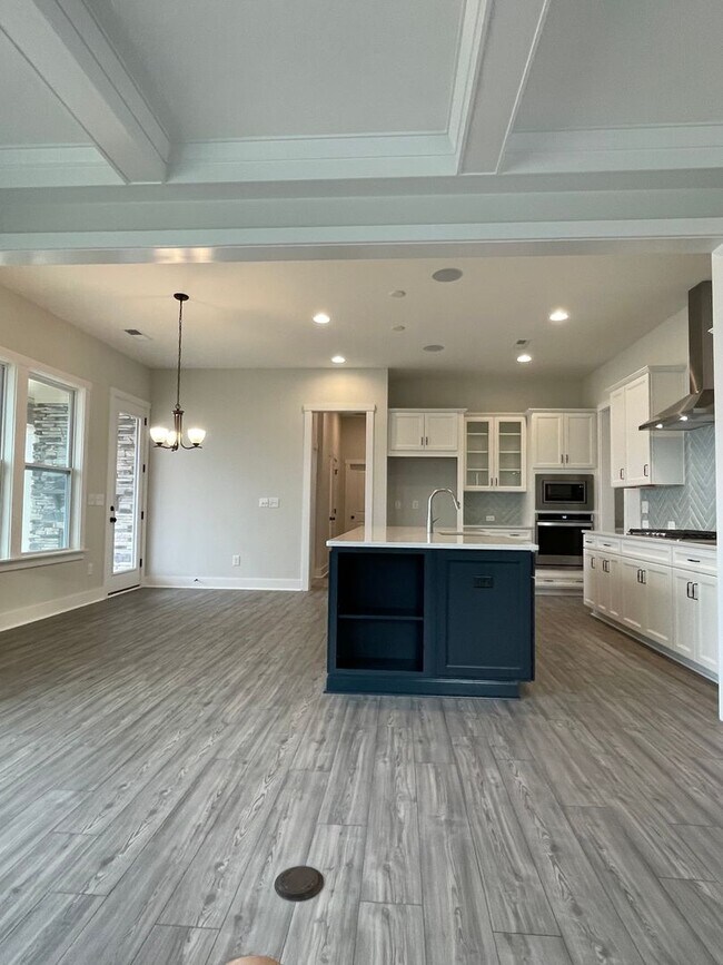Building Photo - Exclusively Offered by Muse Realty Rentals...