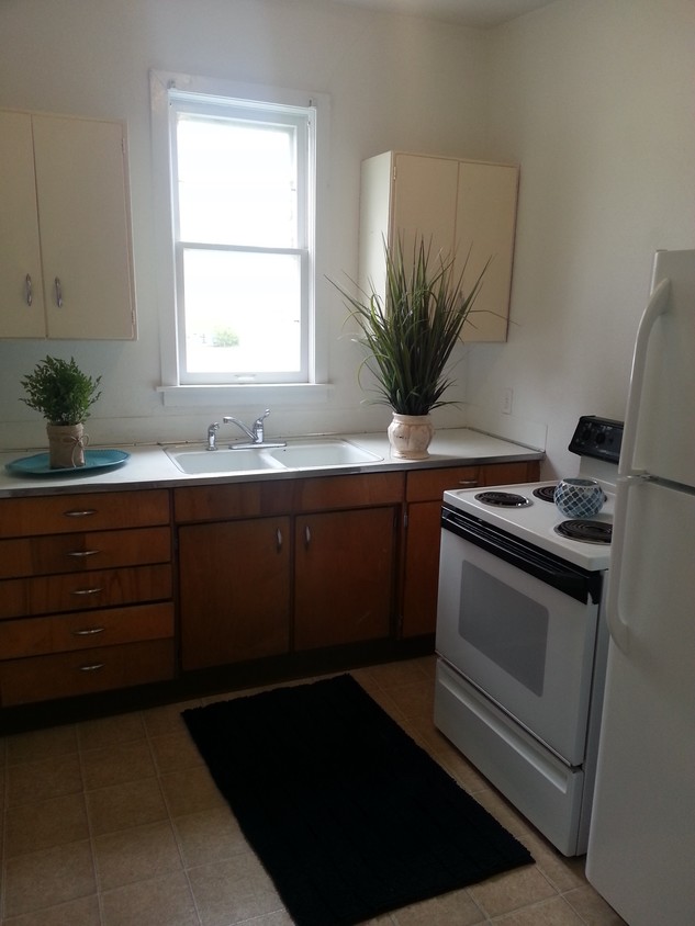 Primary Photo - 458 3rd St NE