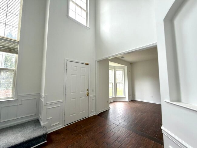 Building Photo - 6229 Bells Mill Dr