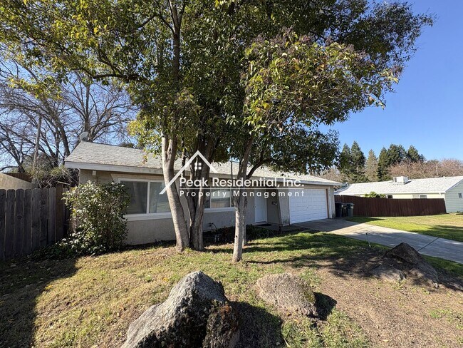 Foto del edificio - Great 3 bedroom 2 bath house is located in Orangevale