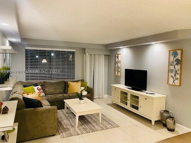 Foto del edificio - 301 Golden Isles Dr
