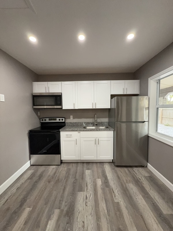 Building Photo - 932 22nd St S