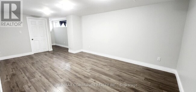 Building Photo - 417 Rossmount Ave