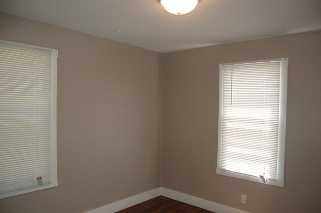 Foto del edificio - 2 BR Duplex on Governor Street Recently Remodeled!