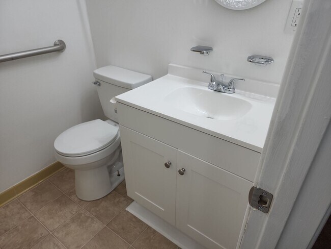 Foto del edificio - Section 8 accepted! Completely Remodeled S...