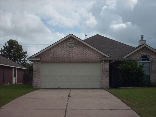 Foto del edificio - Beautiful 3/2 House A On Corner Lot!