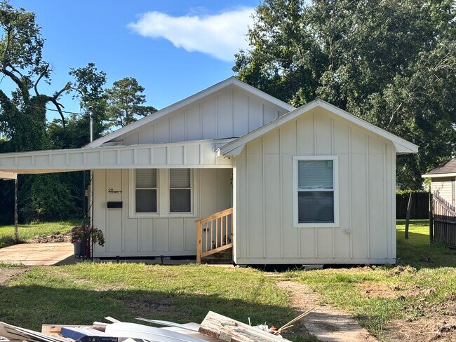 Building Photo - 211 E Caldwell St