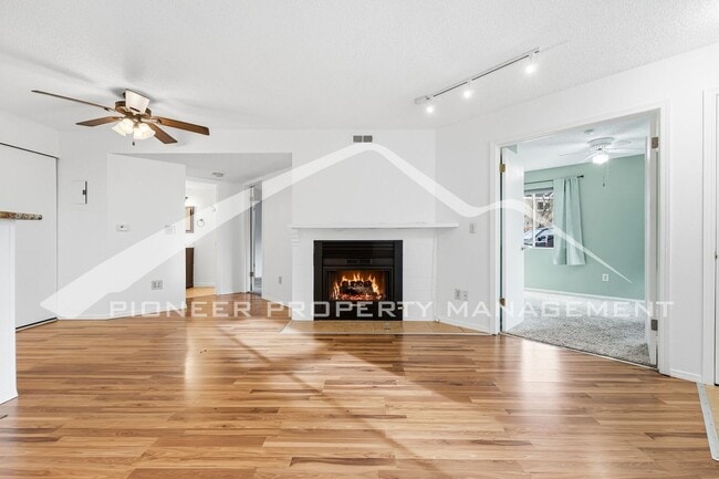 Building Photo - Charming Condo with Washer/Dryer and Gas Fireplace