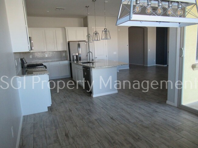 Foto del edificio - GORGEOUS 4 BEDROOM HOME IN MARICOPA!