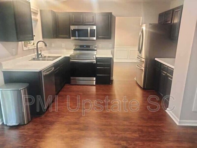Building Photo - 102 Waterton Way
