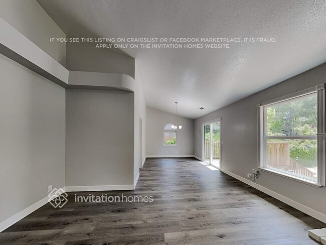 Building Photo - 2701 Hillcrest Dr