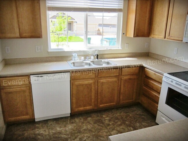 Foto del edificio - Amazing 3 Bedroom, 3 Bath Home in Greeley