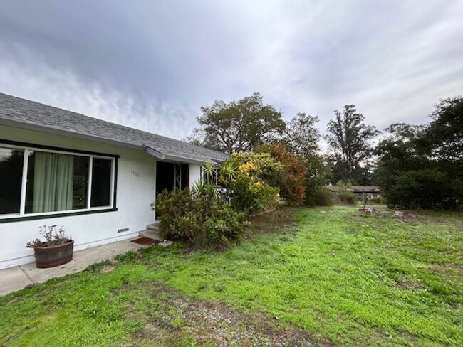 Foto del edificio - Charming Country Home in Petaluma – 4 Bed, 2 Bath |