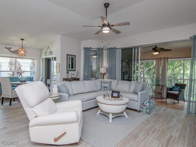 Foto del edificio - 945 Carrick Bend Cir