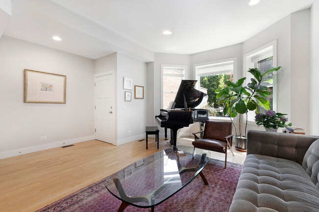 Foto del edificio - 4532 N Damen Ave