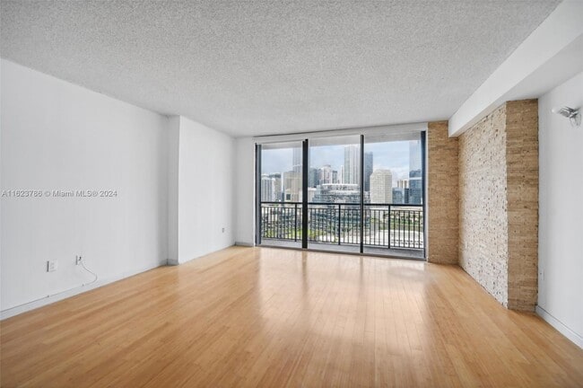 Building Photo - 540 Brickell Key Dr
