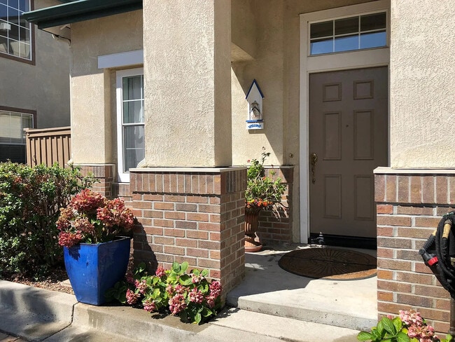 Front Entrance - 5 Pioneer Ct