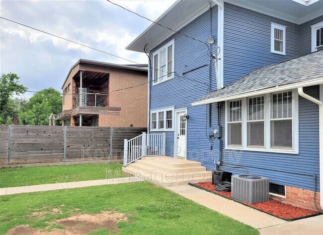 Building Photo - 1330 NW 17th St