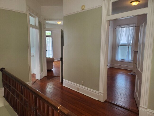 Foto del edificio - Price Improvement 2-bedroom, 2-bath Victorian style Midtown Home With Two Balconies!