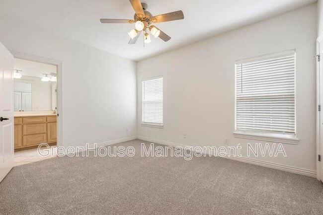 Building Photo - 4003 SW Hawthorne Pl