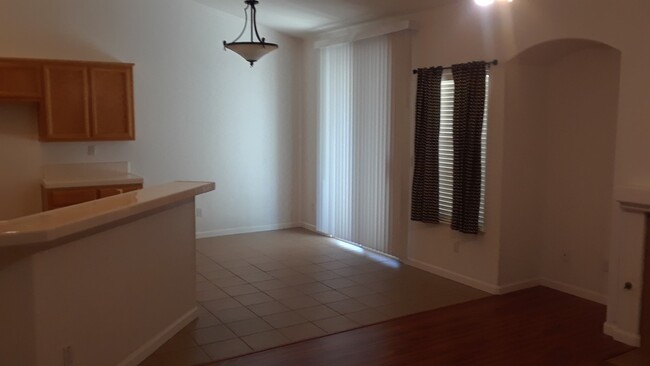 Foto del edificio - Spacious 3 bedroom home near Roseville Gal...