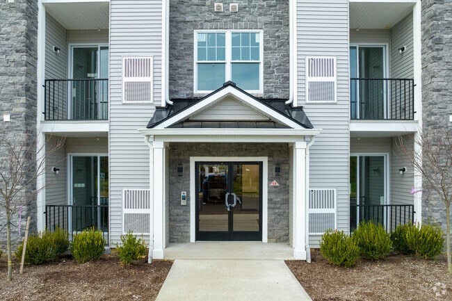 Entrance - Oak Tree Apartments