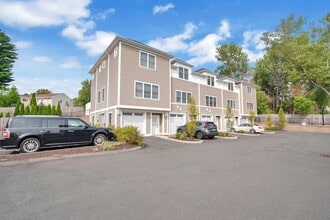 Building Photo - 777 N Main St