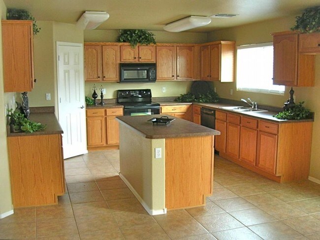 Building Photo - 40957 N Arbor Ave