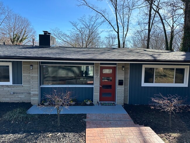 Main property view. Apartment entrance off back patio. - 1007 N Peace Haven Rd House