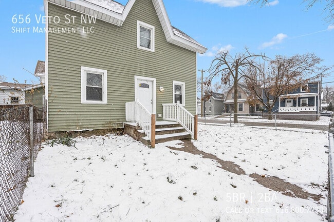 Building Photo - 656 Veto St NW