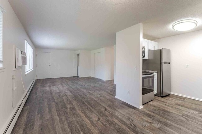 Building Photo - Creek Hill Apartment Homes