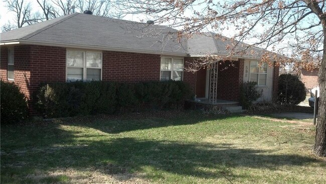 Building Photo - 598 N 40th St