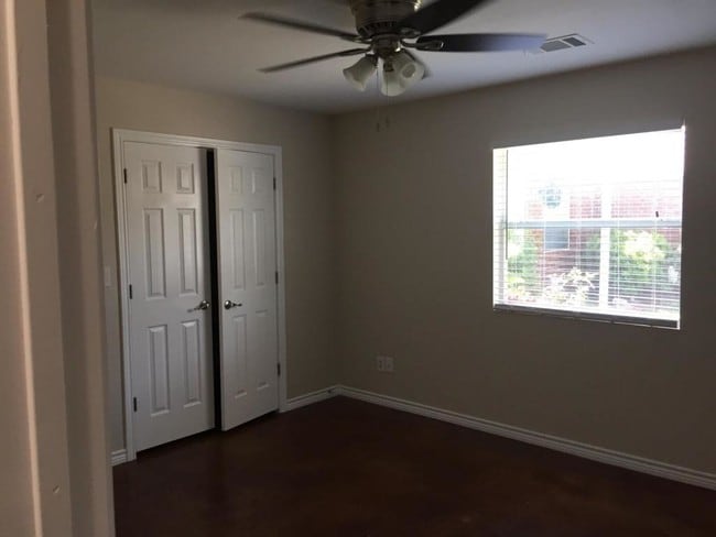 Building Photo - 2241 Ridgeview Drive