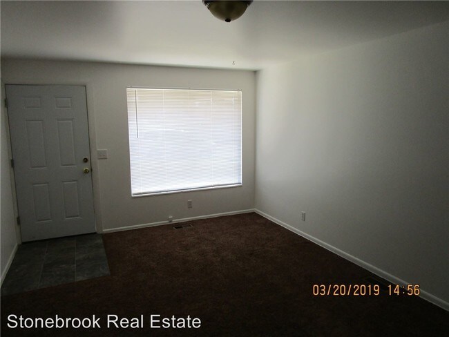 Building Photo - 2 br, 1 bath Apartment - 1289-1291 Oros Ave