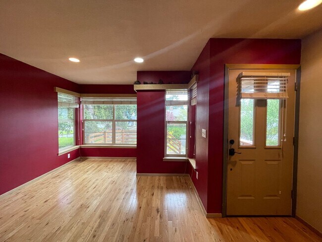 Foto del edificio - SE Portland ~ Great 4 Bed 2 Bath House in ...