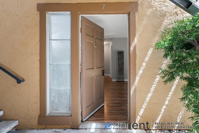 Foto del edificio - 1 br, 1 bath Condo - 5319 Ridgeview Circle...