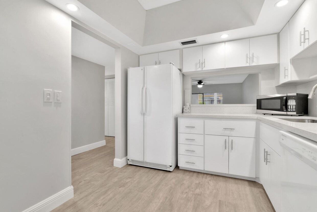 Foto principal - 3011 Linton Blvd