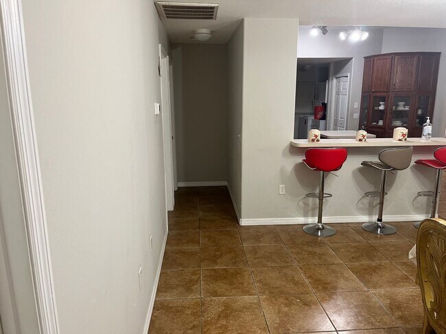 Building Photo - 528 Anise Ct