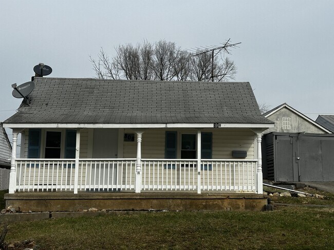 Building Photo - 808 Interval Rd