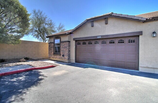 Foto del edificio - 2725 E Mine Creek Rd