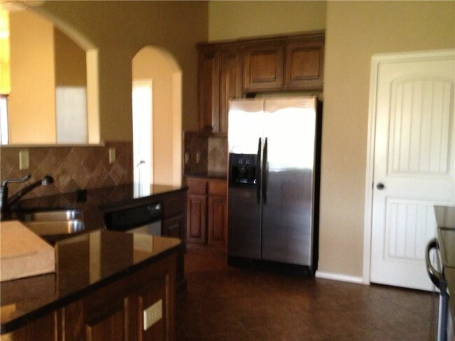 Building Photo - 501 Verona Way