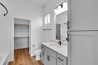 Building Photo - 1511 Provident Dr