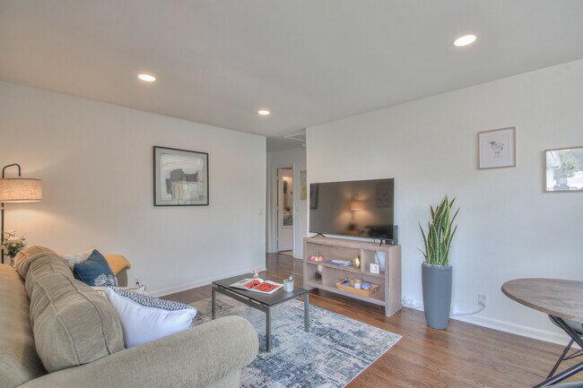 Building Photo - 3631 Redmon St