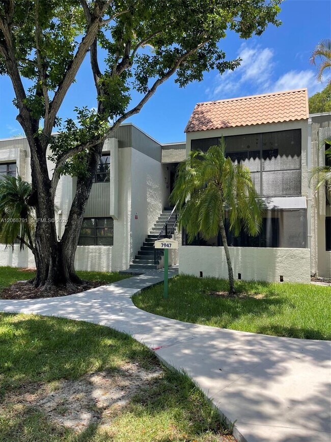 Foto del edificio - 7947 SW 104th St