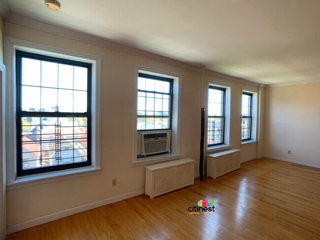 Building Photo - 9214 Ridge Blvd