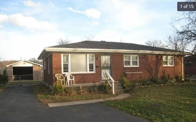 Foto del edificio - 9003 Thompson Ln