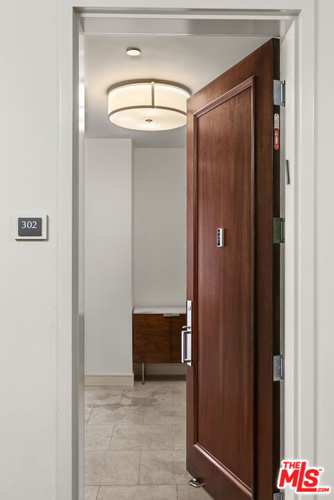 Foto del edificio - 447 N Doheny Dr
