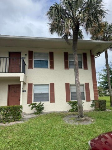 Foto del edificio - 9921 Three Lakes Cir